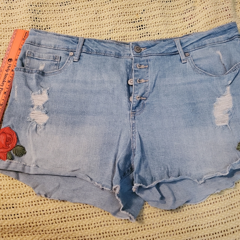 No Boundary Jean shorts